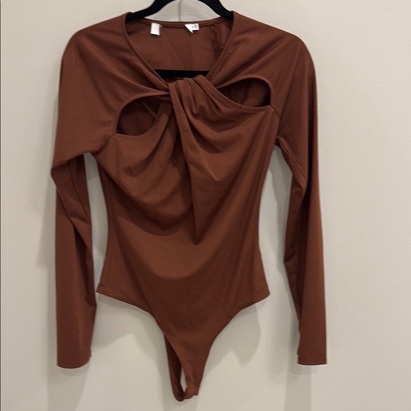 ASTR The Label Brown Long Sleeve Cutout Bodysuit | Medium | NWOT - Picture 2 of 3